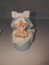 12 cold porcelain baby in a box favor