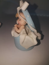 12 cold porcelain baby in a box favor